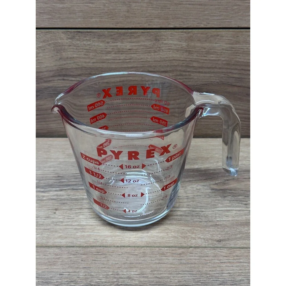 PYREX 2 Cup 16 Oz. 500 ML Glass Measuring Cup Mixing Red Letter USA - Vintage